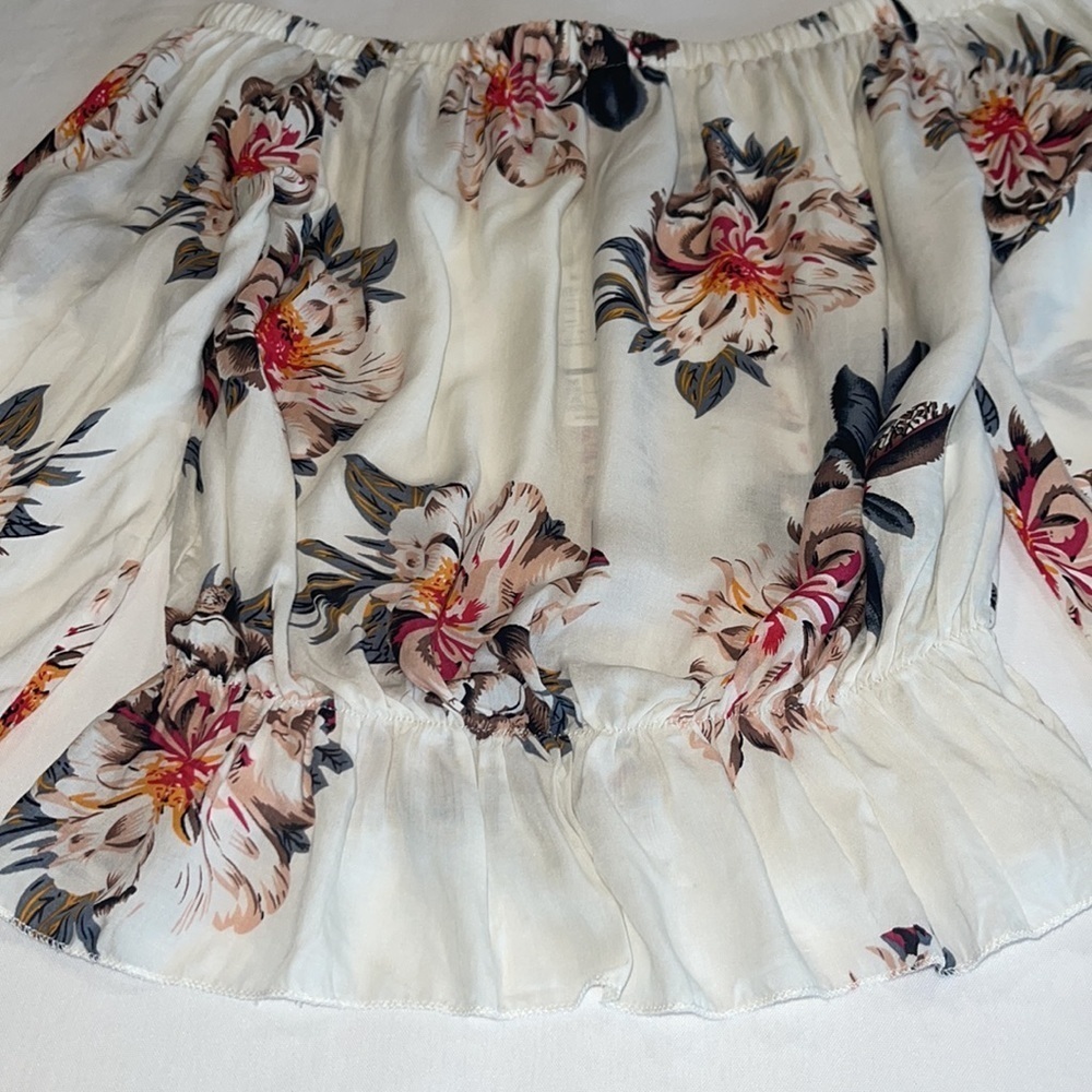 HIBLUCO Off Shoulder top • Size Small • Floral Print - Picture 3 of 11